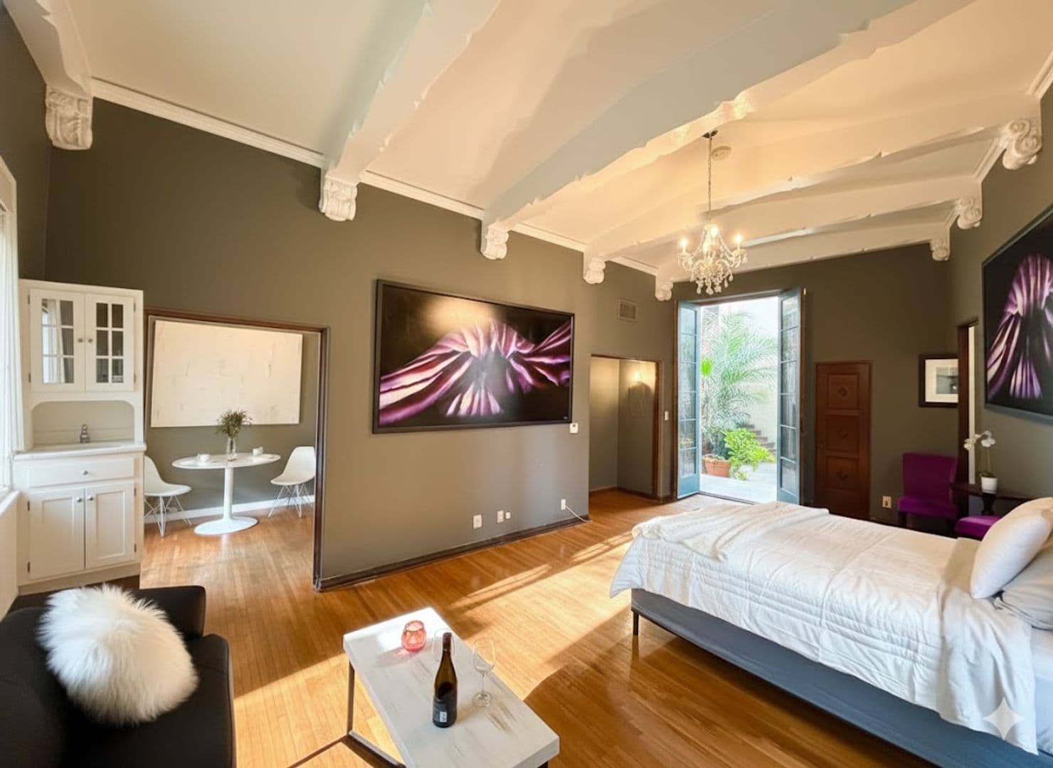 Los Angeles Apartment: 4121 Wilshire Blvd