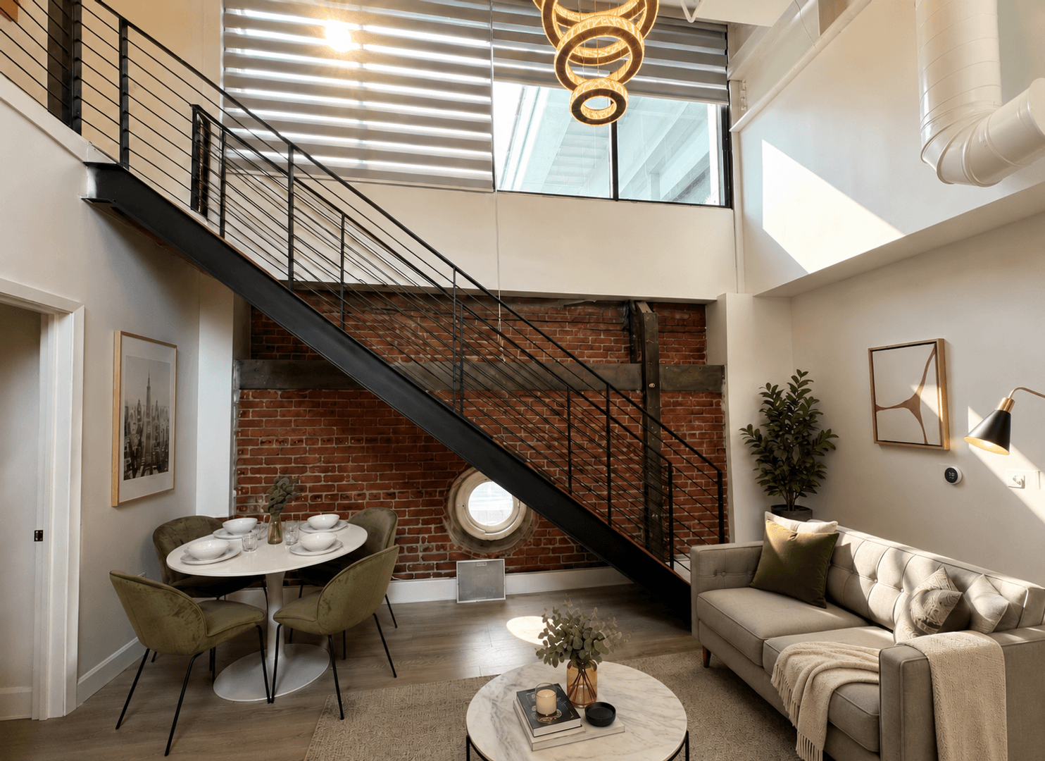 Los Angeles Apartment: 125 West 4th St