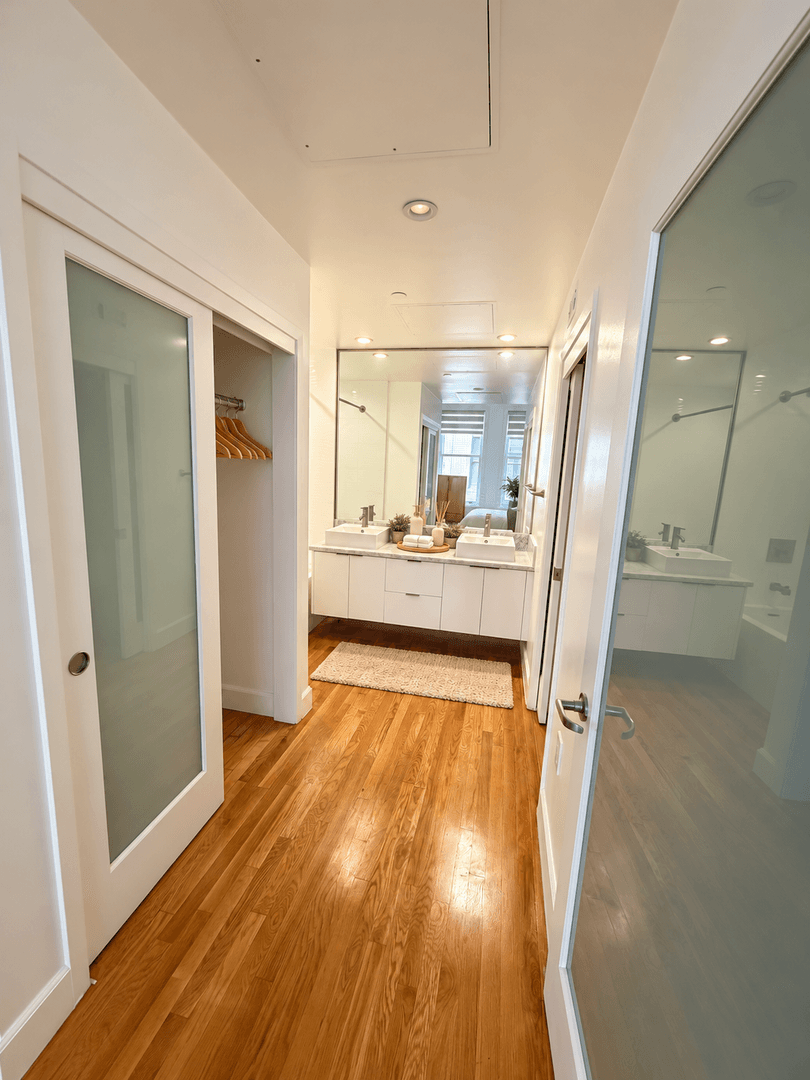 Los Angeles Apartment: 125 West 4th St