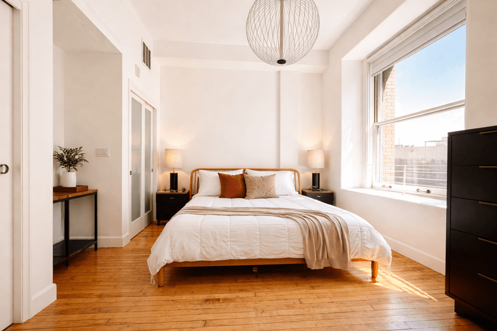Los Angeles Apartment: 125 West 4th St
