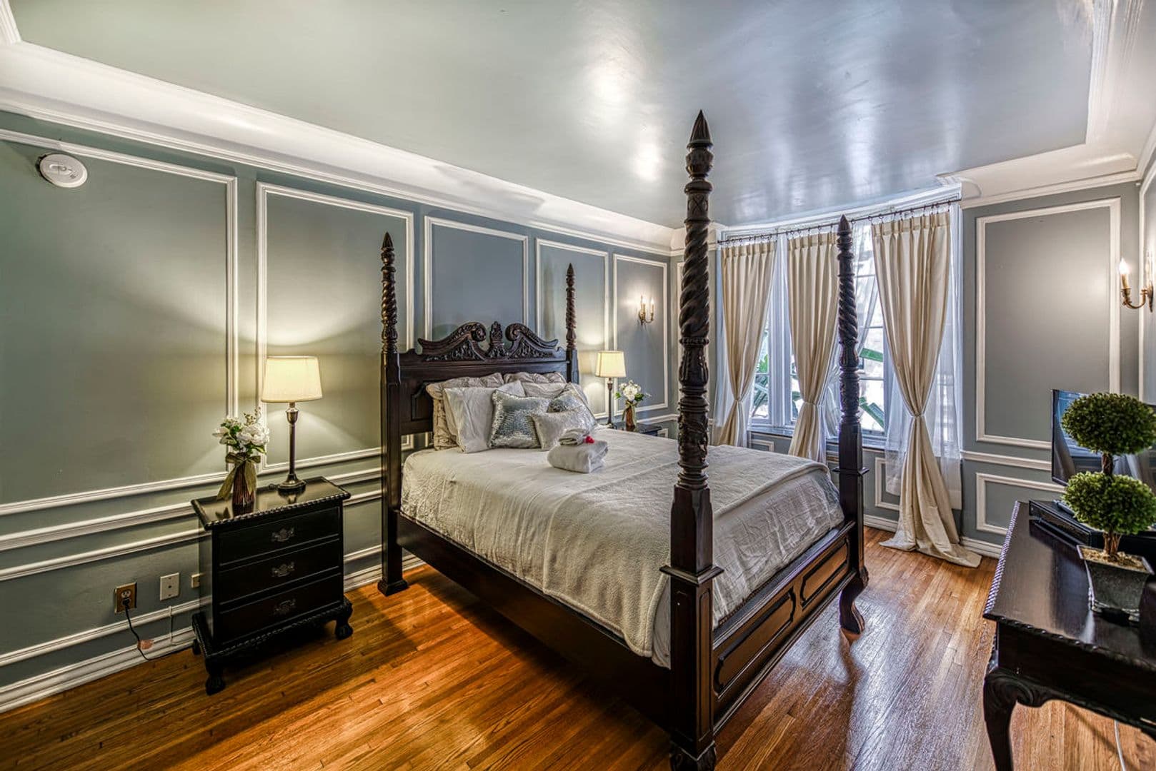 Los Angeles Apartment: 4121 Wilshire Blvd