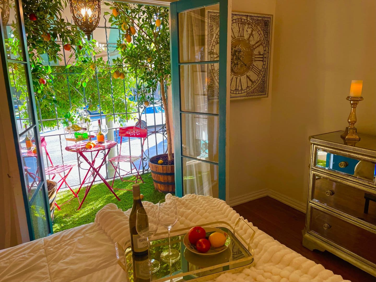 Los Angeles Apartment: 4121 Wilshire Blvd