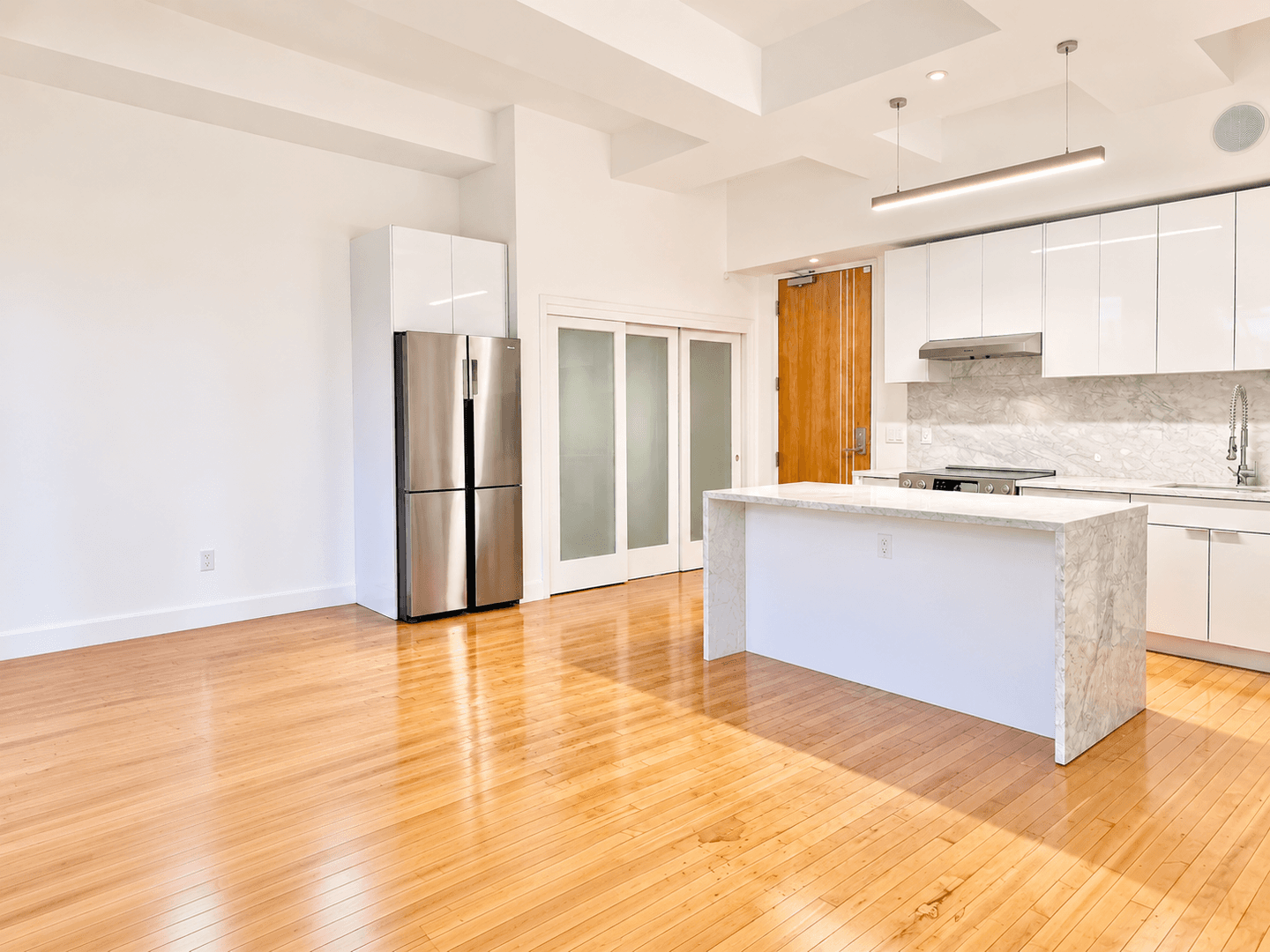 Los Angeles Apartment: 125 West 4th St