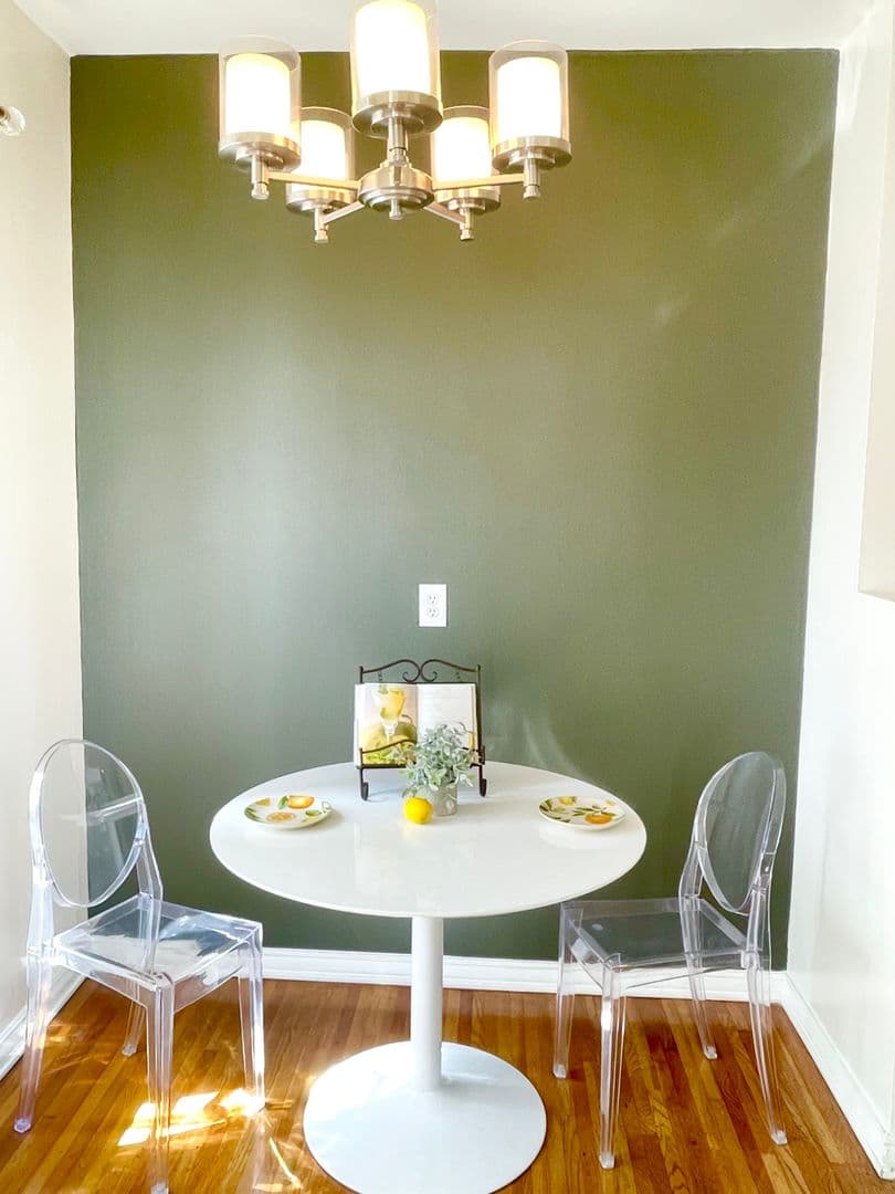 Los Angeles Apartment: 4121 Wilshire Blvd