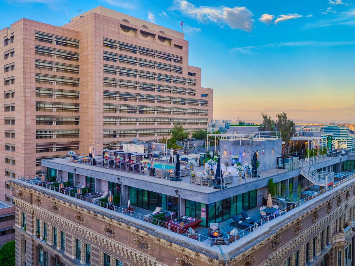 Los Angeles Apartment: 125 West 4th St