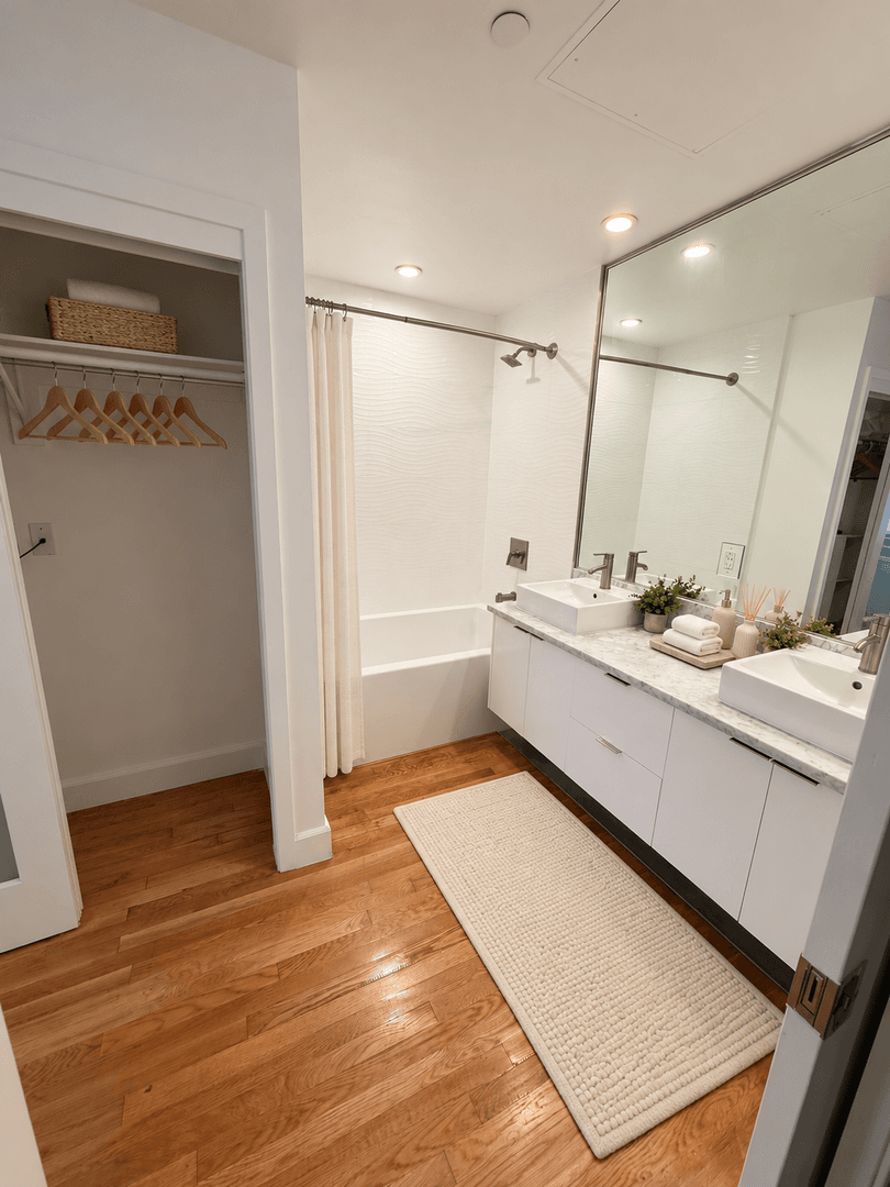 Los Angeles Apartment: 125 West 4th St