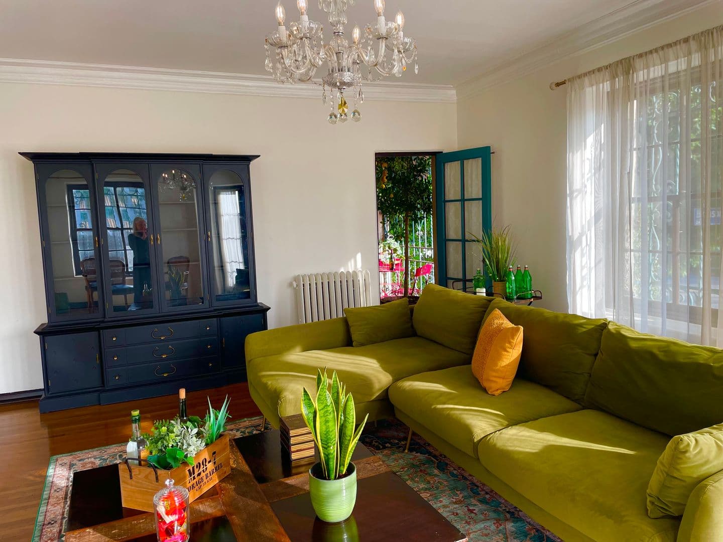 Los Angeles Apartment: 4121 Wilshire Blvd