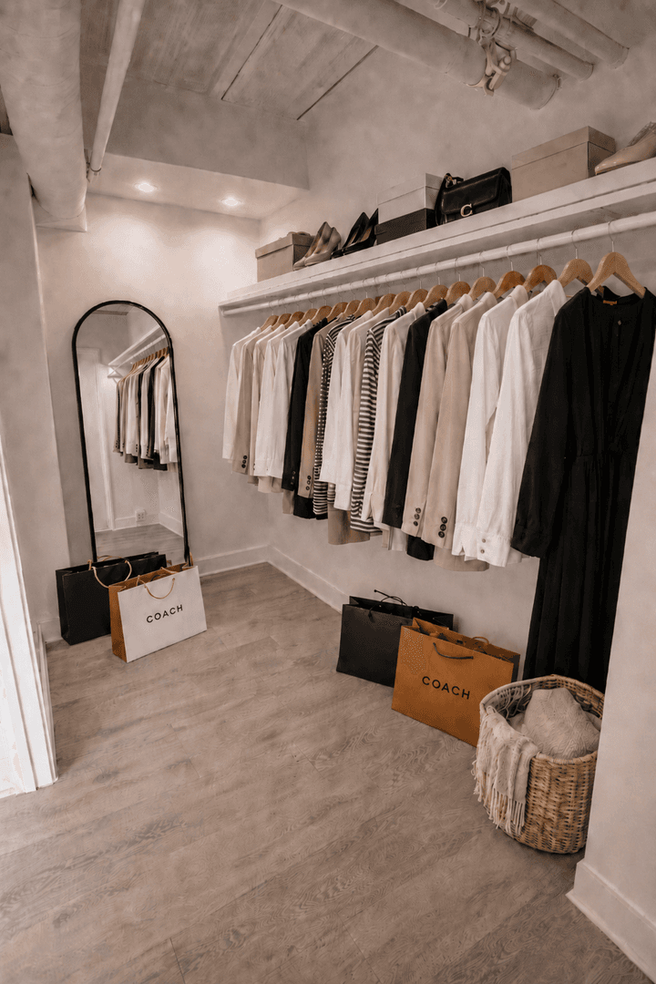 Los Angeles Apartment: 125 West 4th St