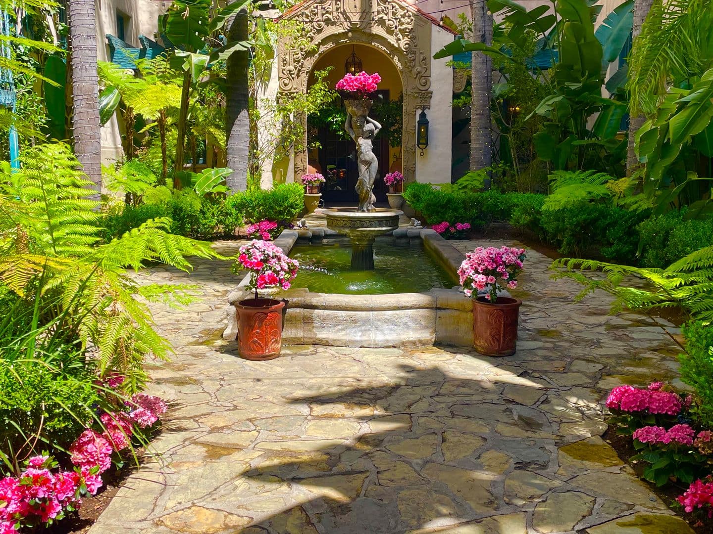 Los Angeles Apartment: 4121 Wilshire Blvd
