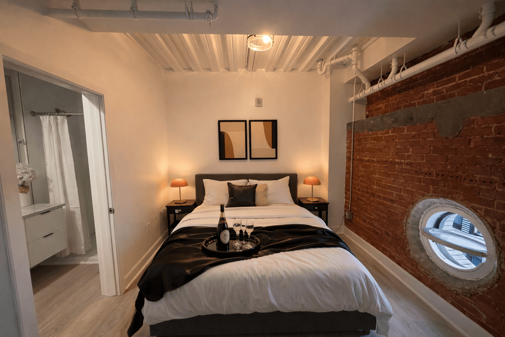Los Angeles Apartment: 125 West 4th St