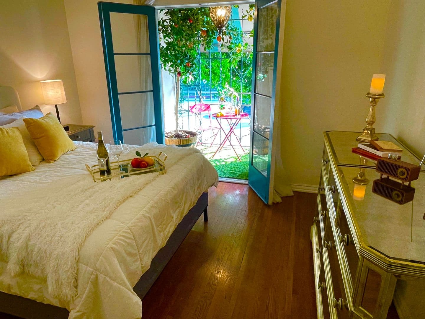 Los Angeles Apartment: 4121 Wilshire Blvd
