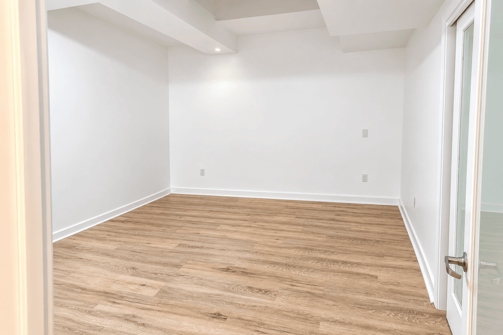 Los Angeles Apartment: 125 West 4th St