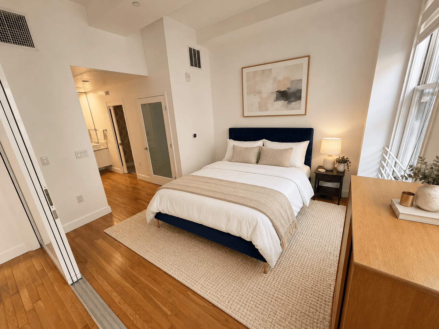 Los Angeles Apartment: 125 West 4th St