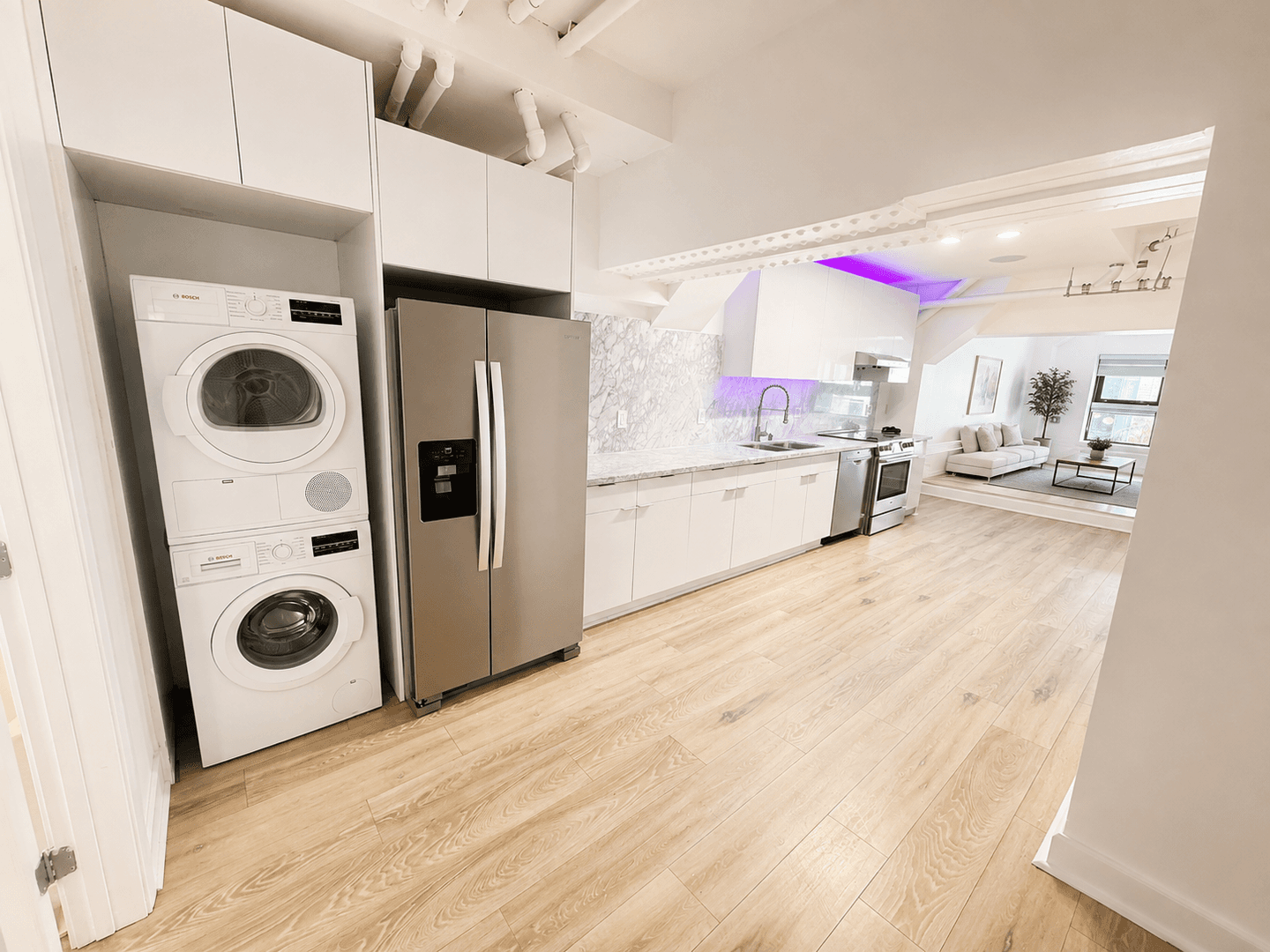 Los Angeles Apartment: 125 West 4th St