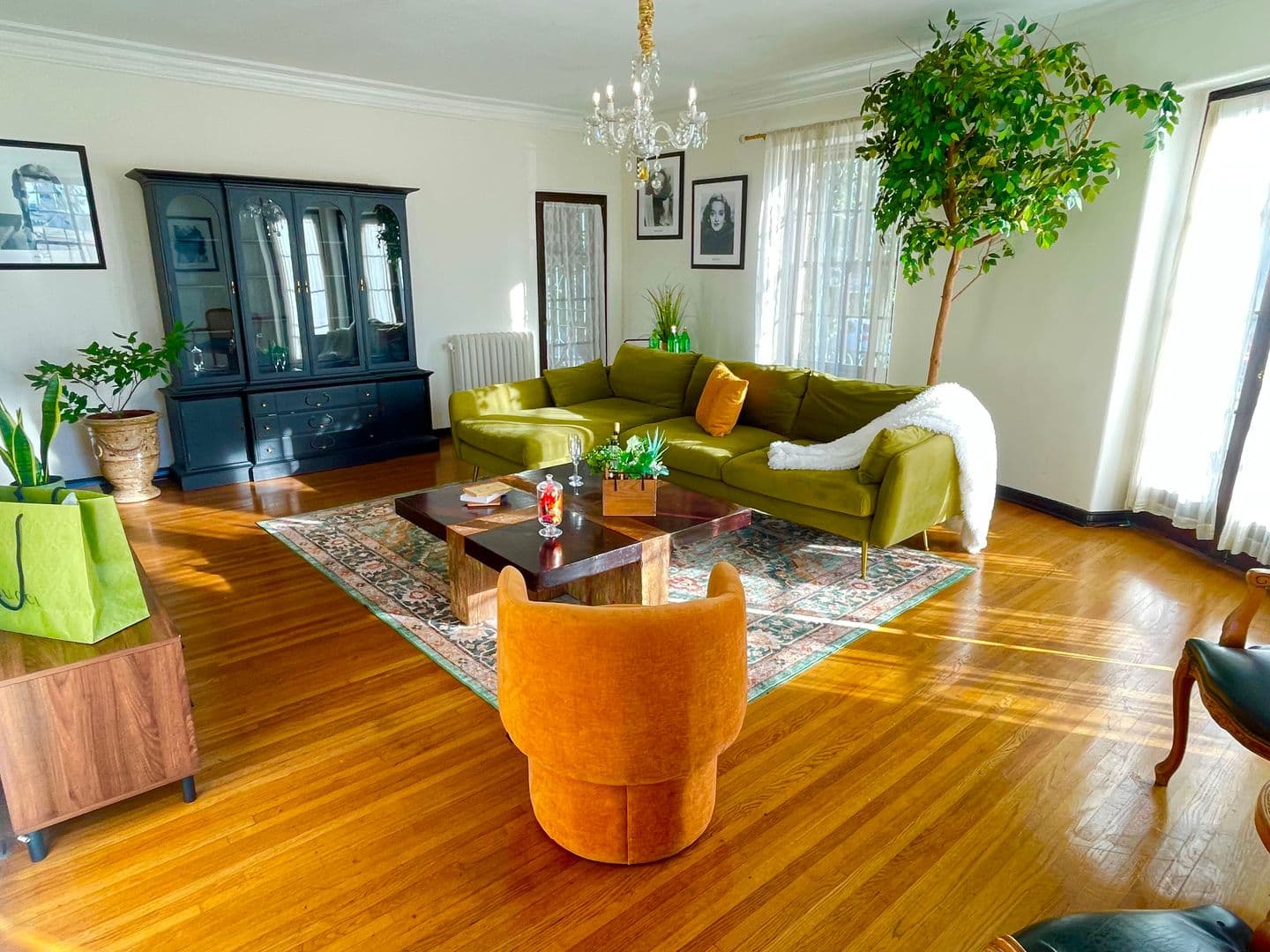 Los Angeles Apartment: 4121 Wilshire Blvd