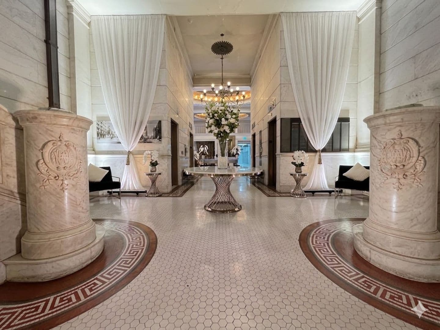 Los Angeles Apartment: 125 West 4th St