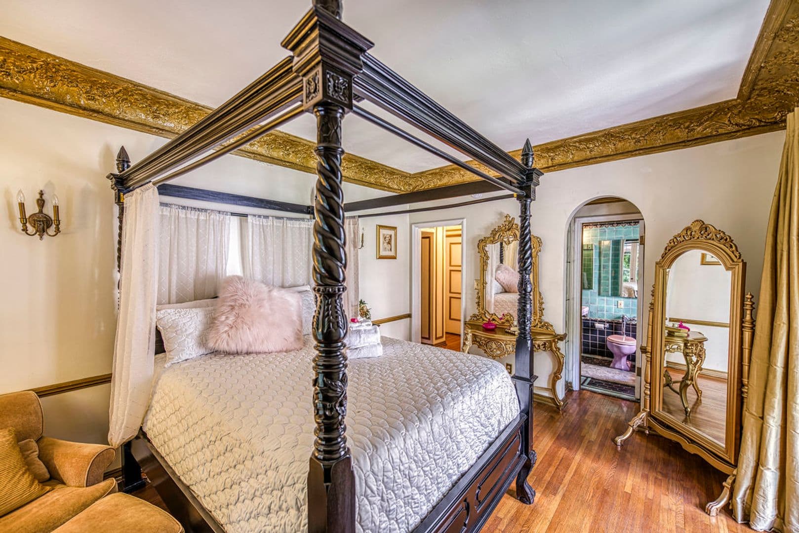 Los Angeles Apartment: 4121 Wilshire Blvd