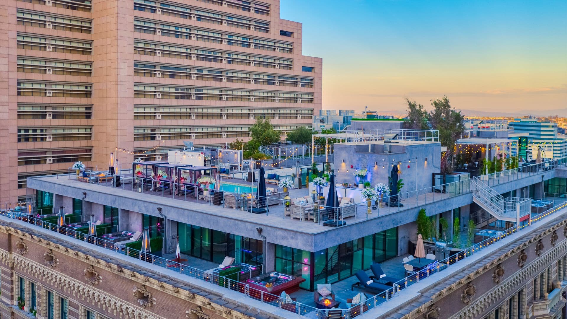 Los Angeles Apartment: 125 West 4th St