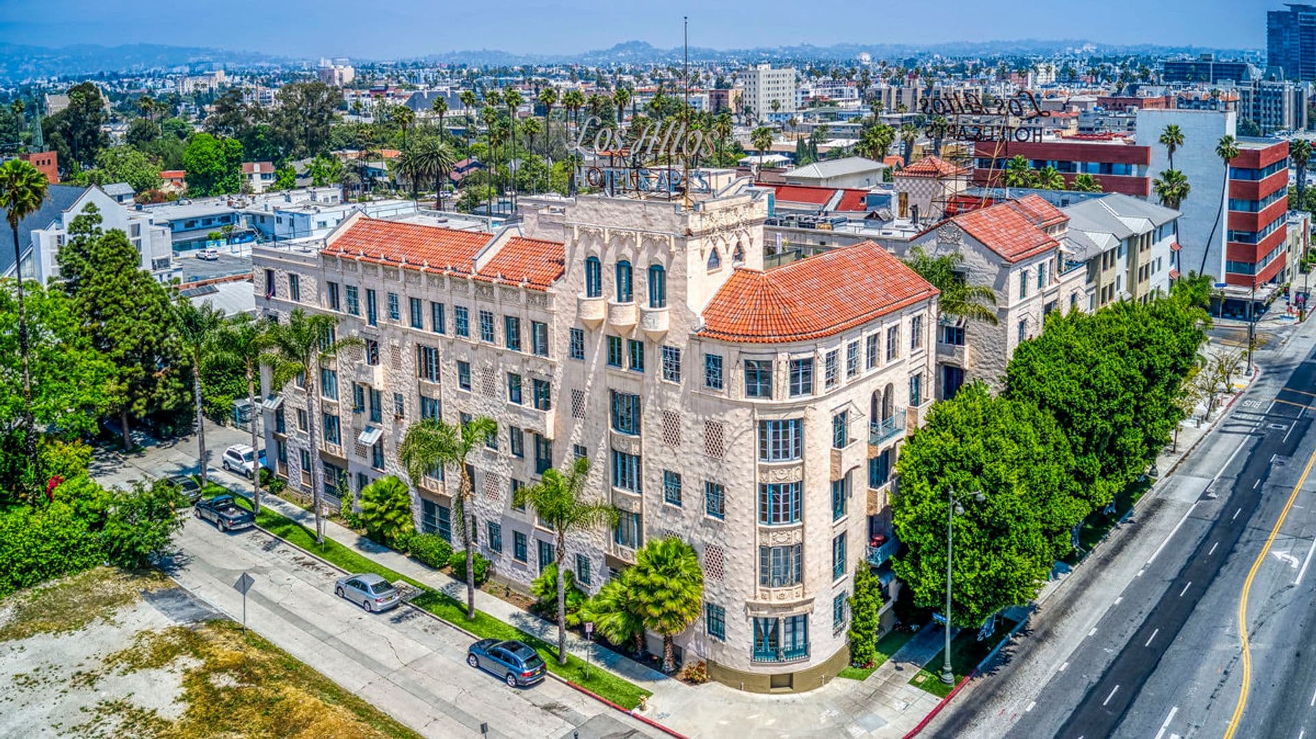 Los Angeles Apartment: 4121 Wilshire Blvd