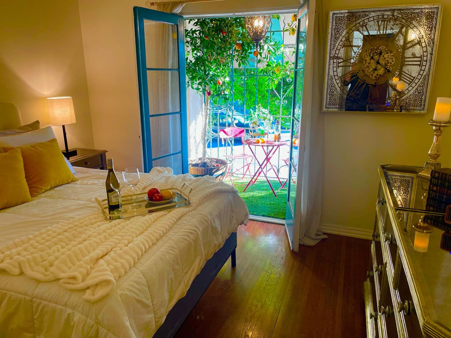Los Angeles Apartment: 4121 Wilshire Blvd