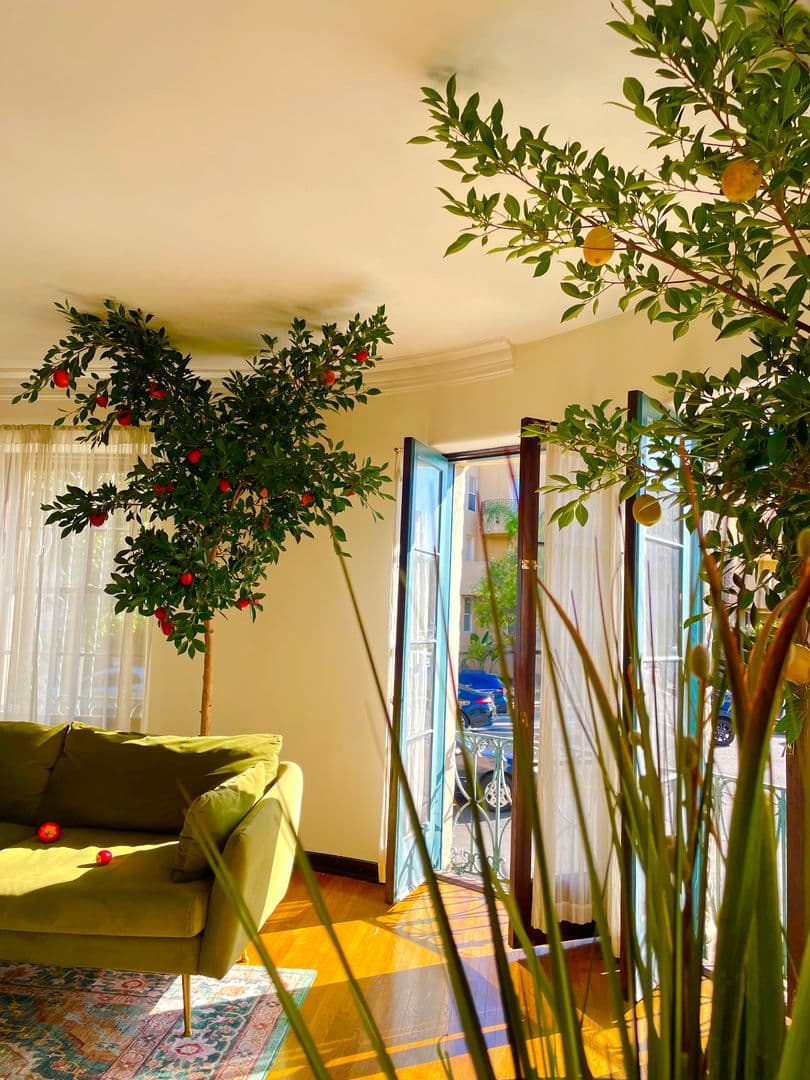 Los Angeles Apartment: 4121 Wilshire Blvd