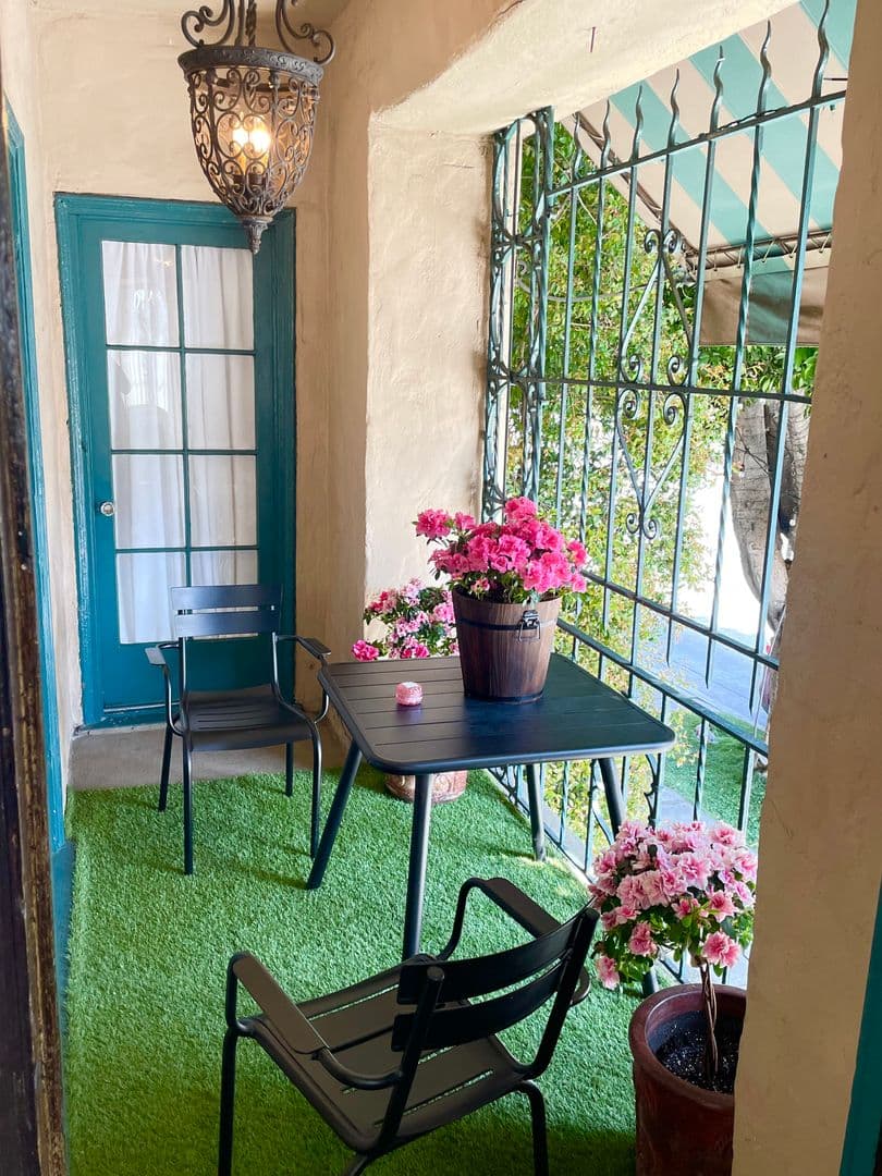 Los Angeles Apartment: 4121 Wilshire Blvd