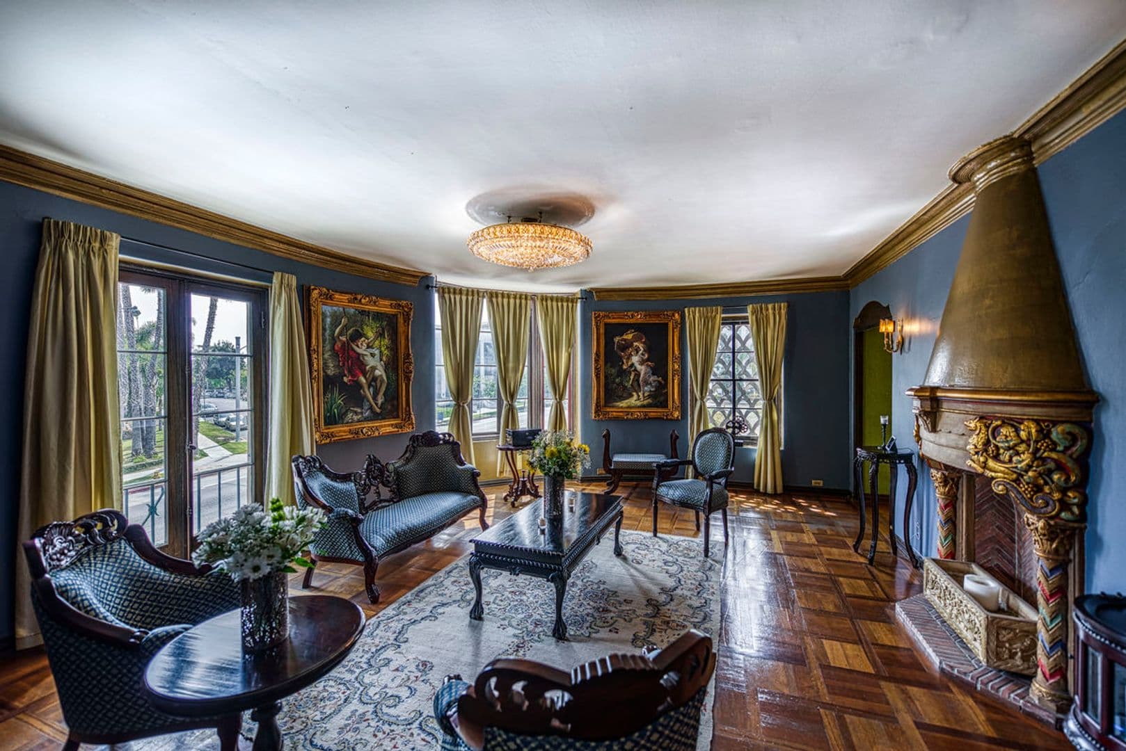 Los Angeles Apartment: 4121 Wilshire Blvd