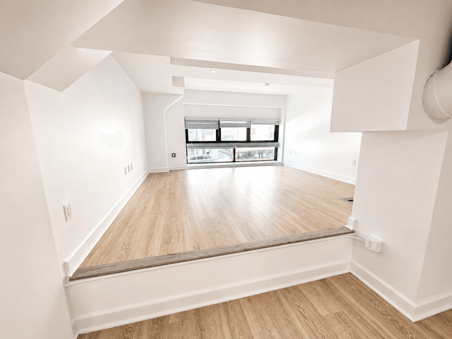 Los Angeles Apartment: 125 West 4th St