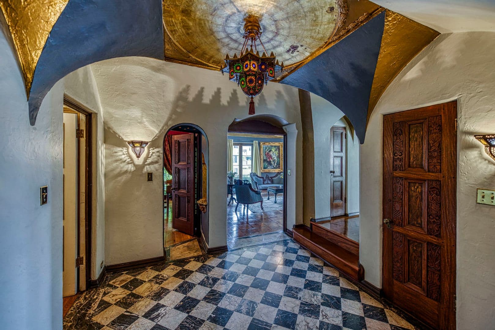 Los Angeles Apartment: 4121 Wilshire Blvd