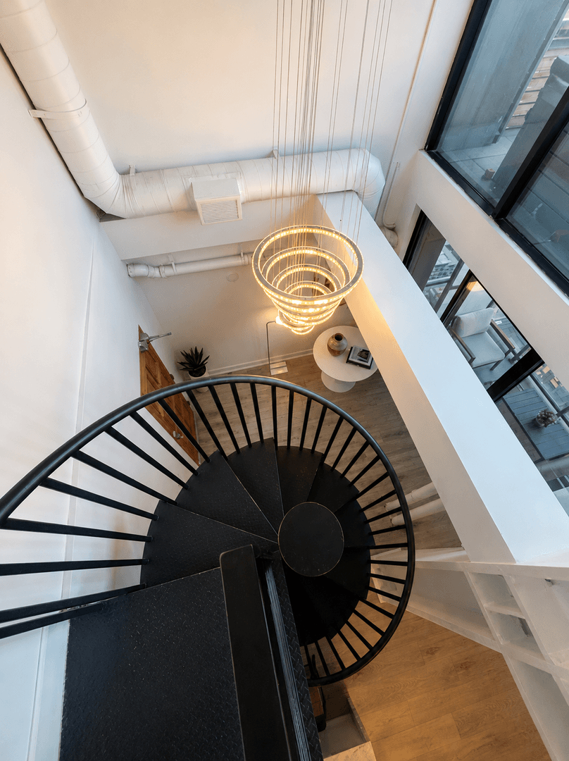 Los Angeles Apartment: 125 West 4th St