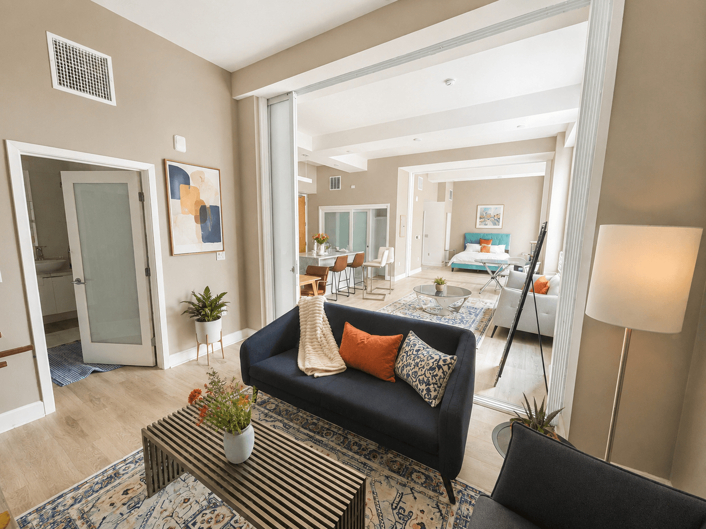 Los Angeles Apartment: 125 West 4th St