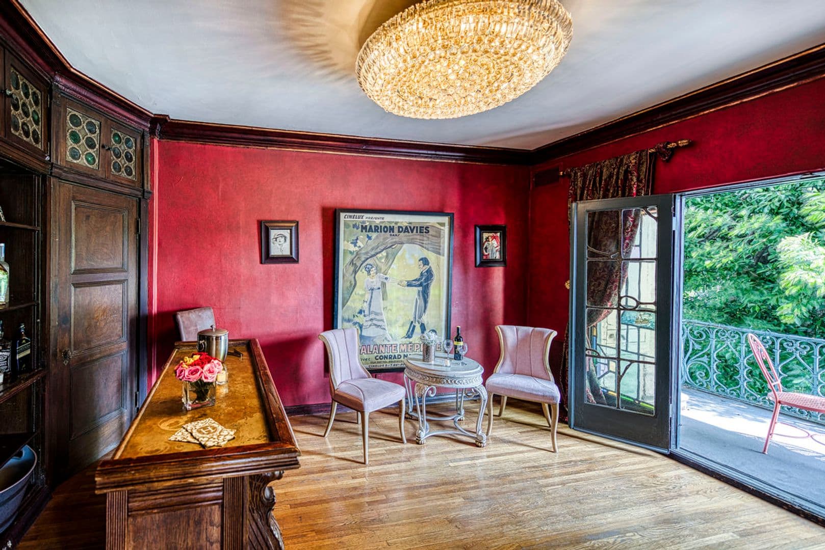 Los Angeles Apartment: 4121 Wilshire Blvd