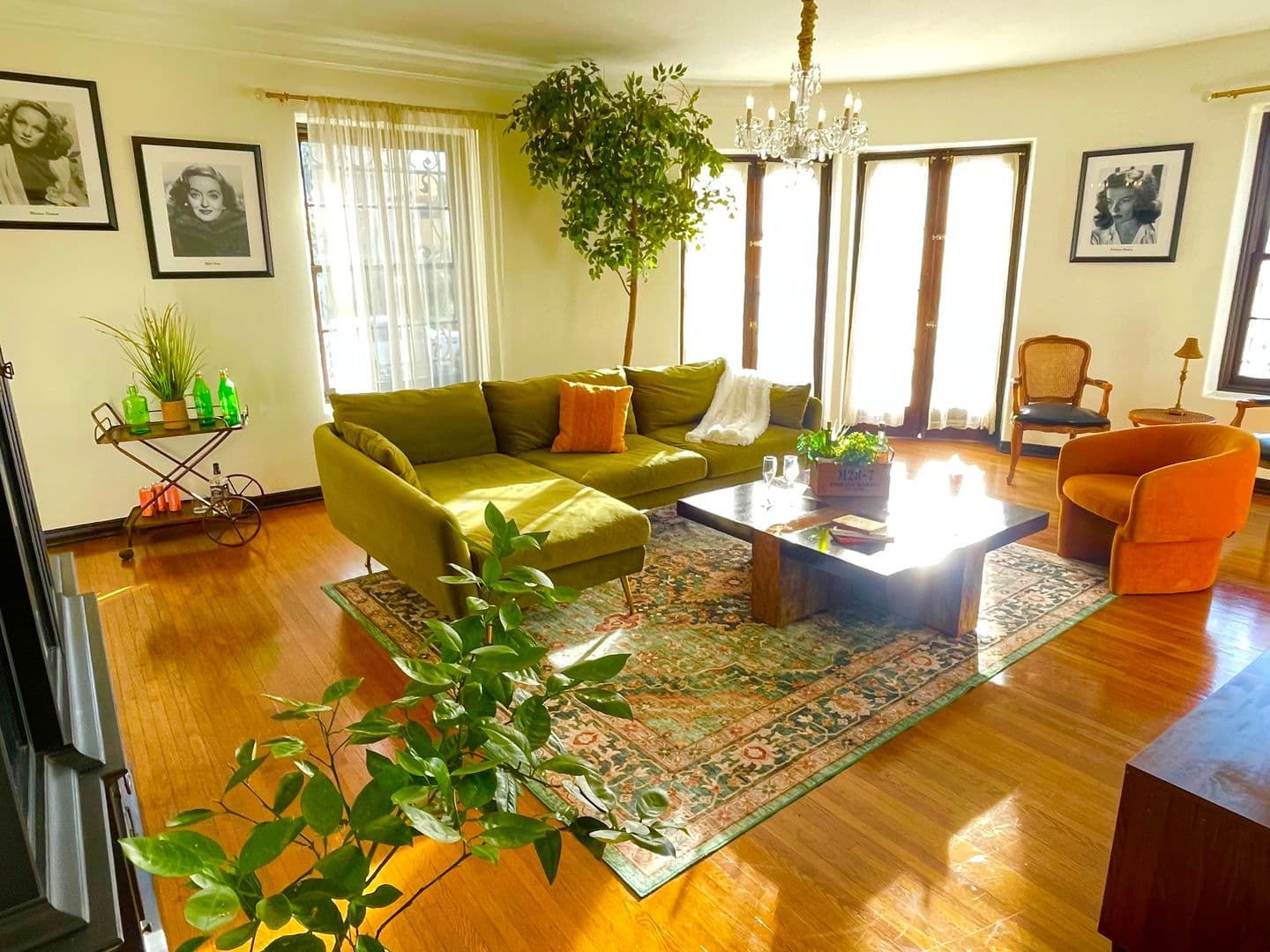 Los Angeles Apartment: 4121 Wilshire Blvd