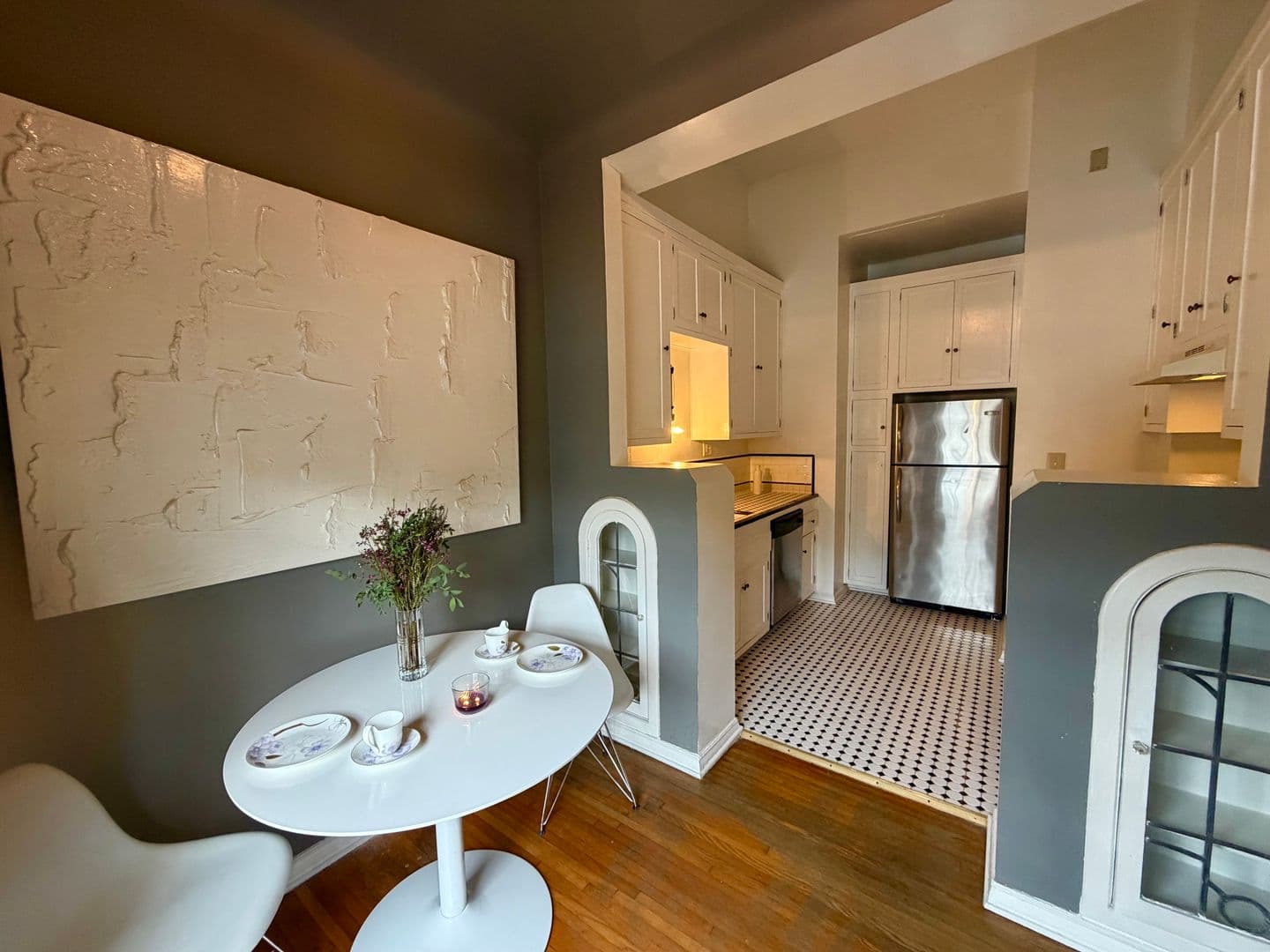 Los Angeles Apartment: 4121 Wilshire Blvd