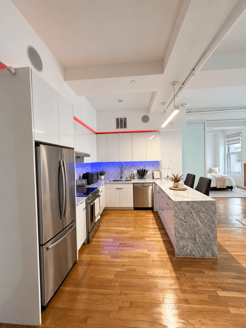 Los Angeles Apartment: 125 West 4th St