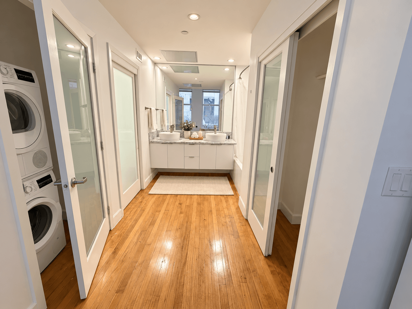 Los Angeles Apartment: 125 West 4th St