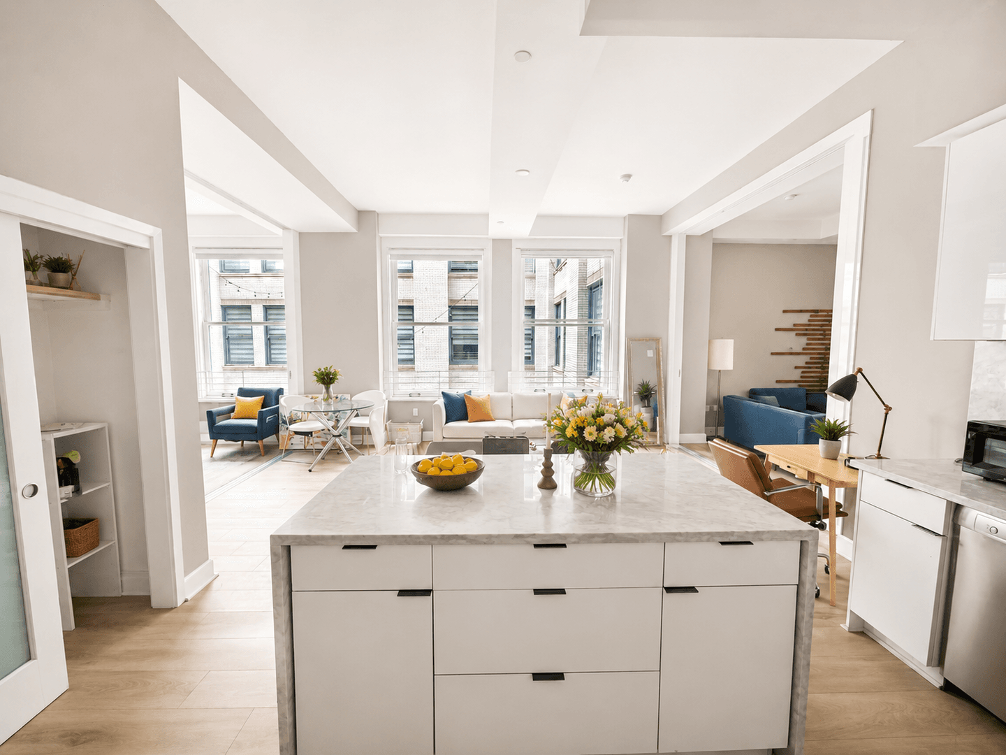 Los Angeles Apartment: 125 West 4th St