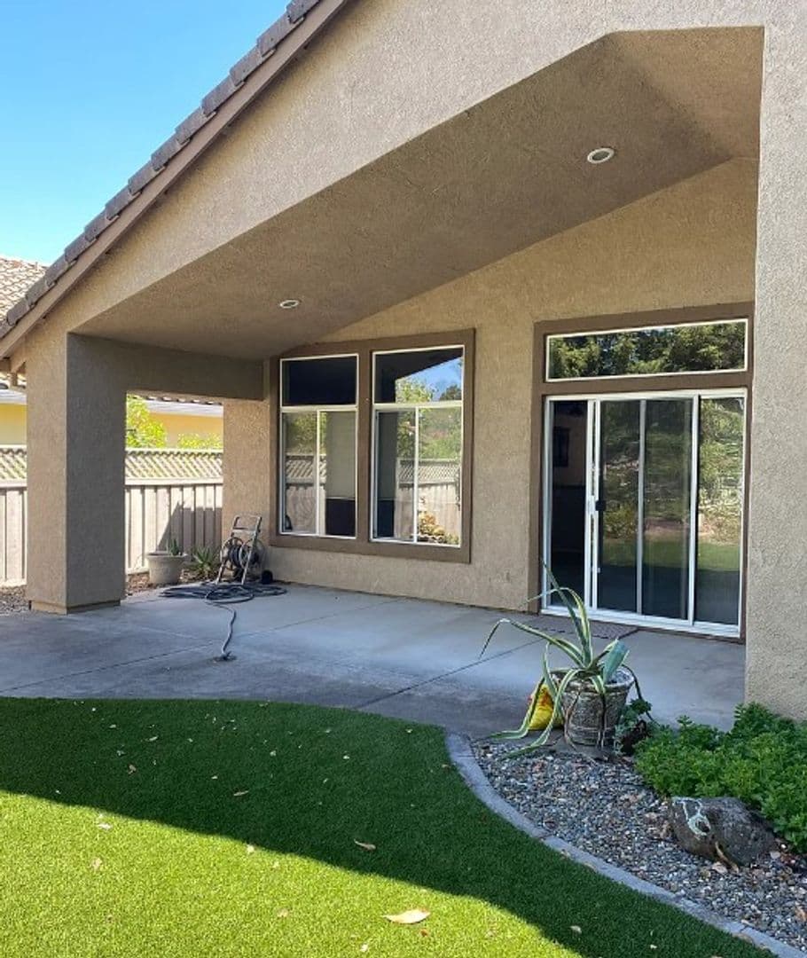 Roseville House: 272 Snowy River Court