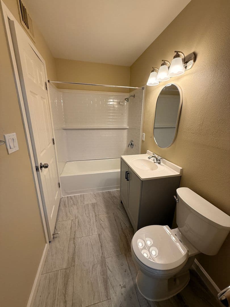 modesto Apartment: 208 Kingston Lane