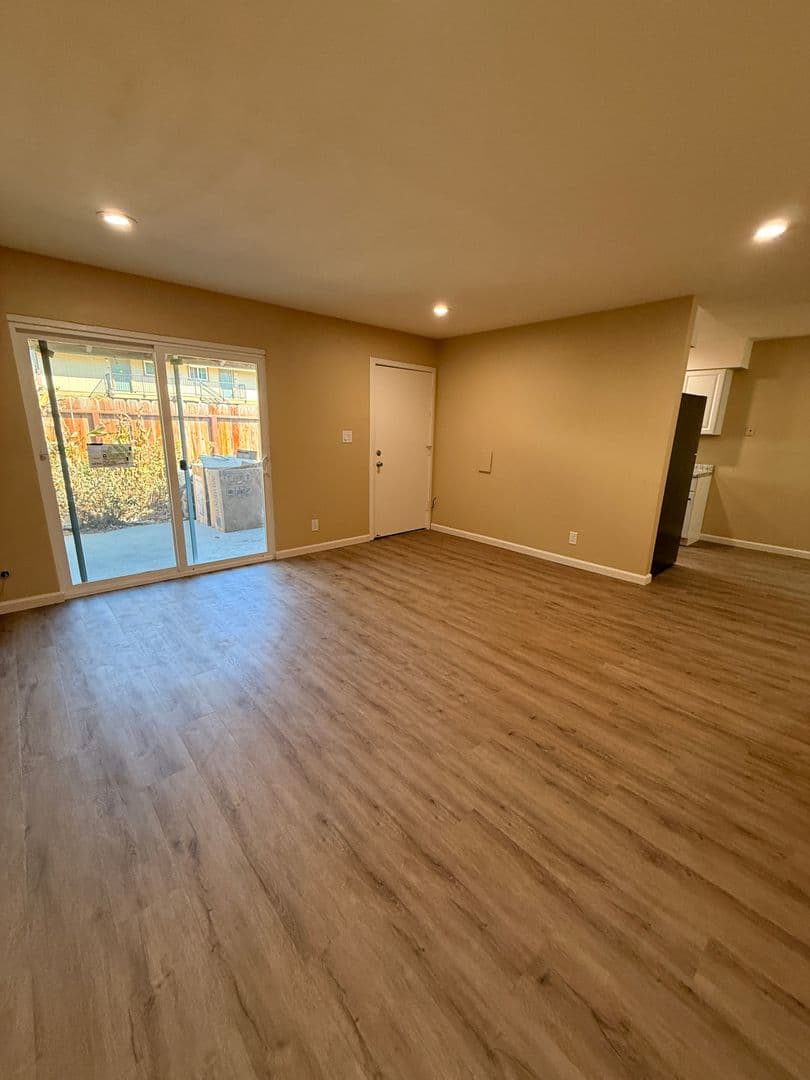 modesto Apartment: 208 Kingston Lane