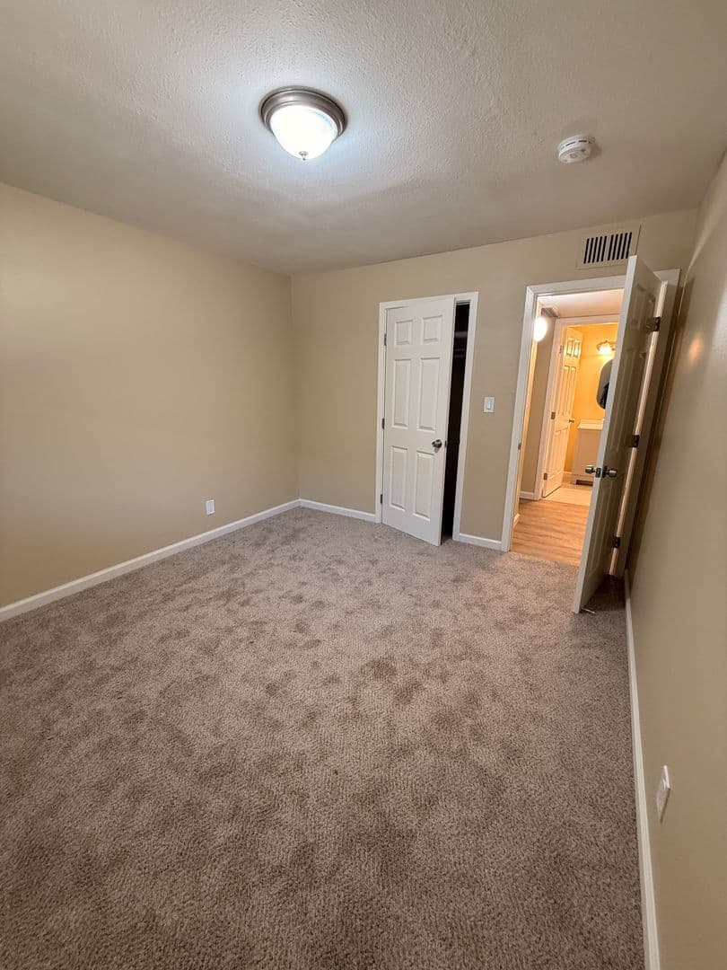 modesto Apartment: 208 Kingston Lane