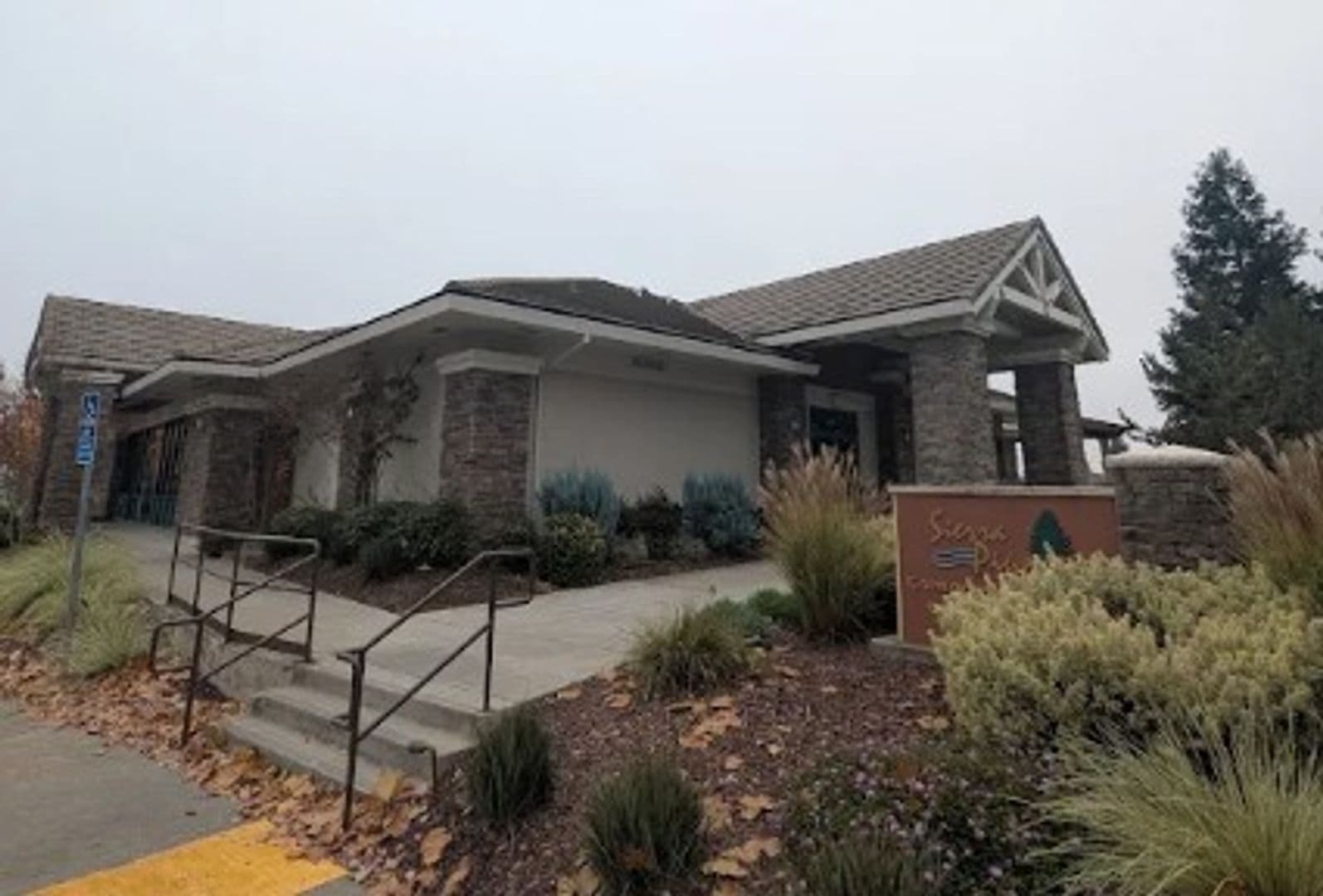 Roseville House: 272 Snowy River Court