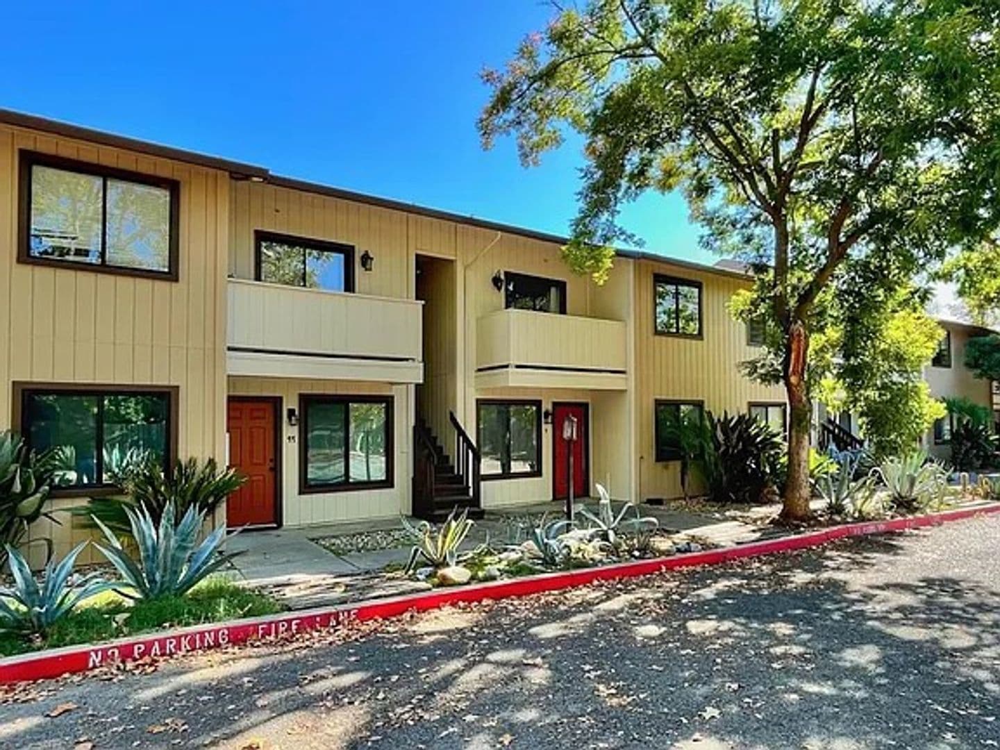 Sacramento Apartment: 4835 Orange Grove Avenue