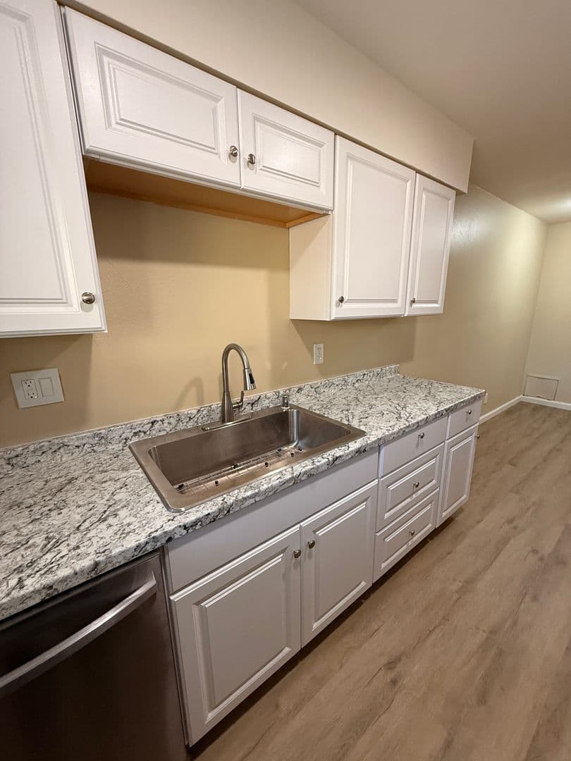 modesto Apartment: 208 Kingston Lane