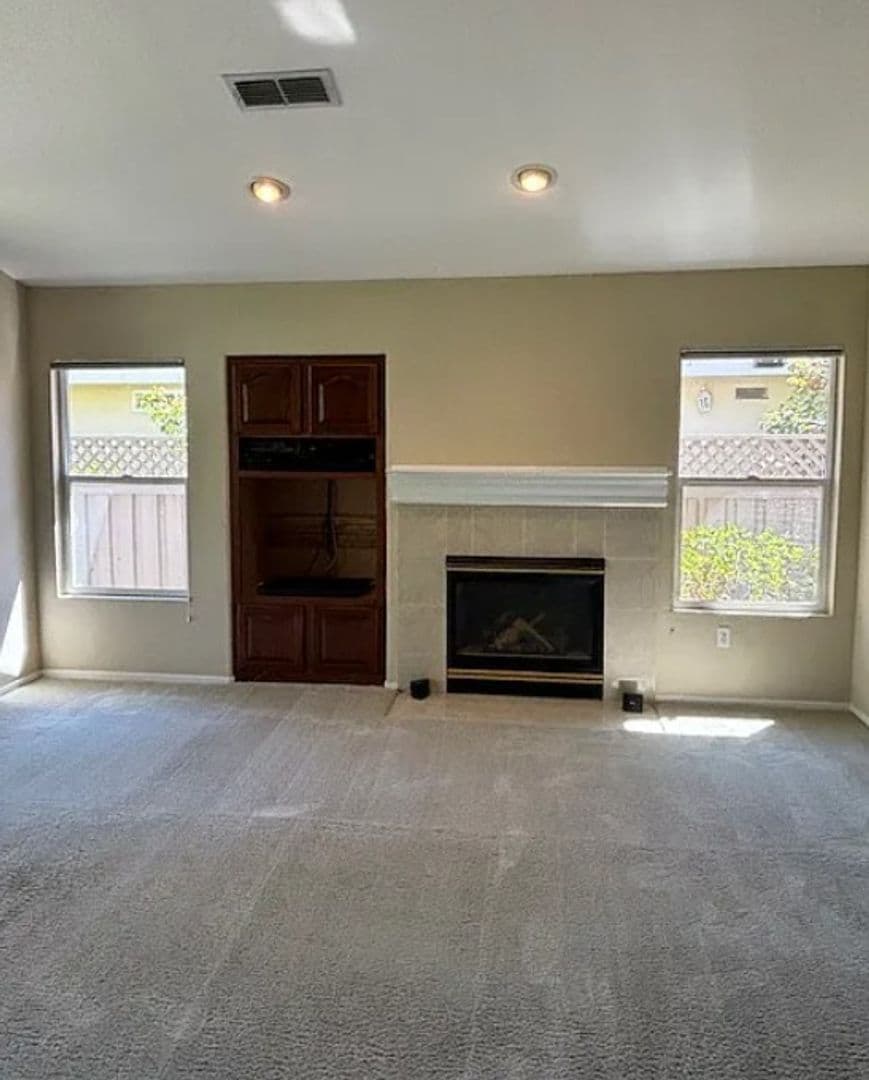Roseville House: 272 Snowy River Court
