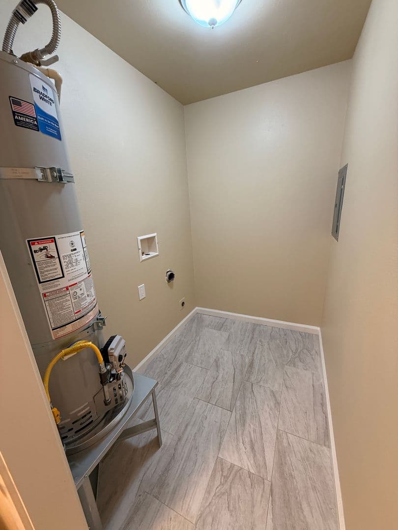modesto Apartment: 208 Kingston Lane