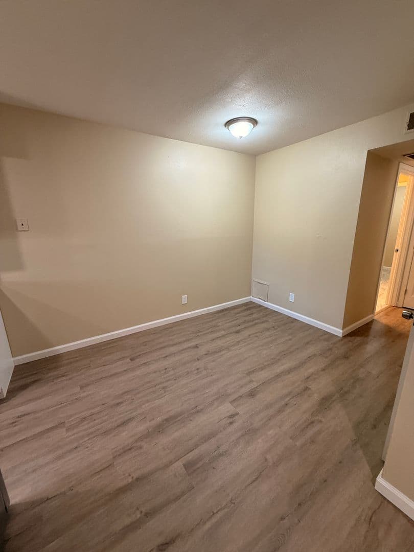 modesto Apartment: 208 Kingston Lane