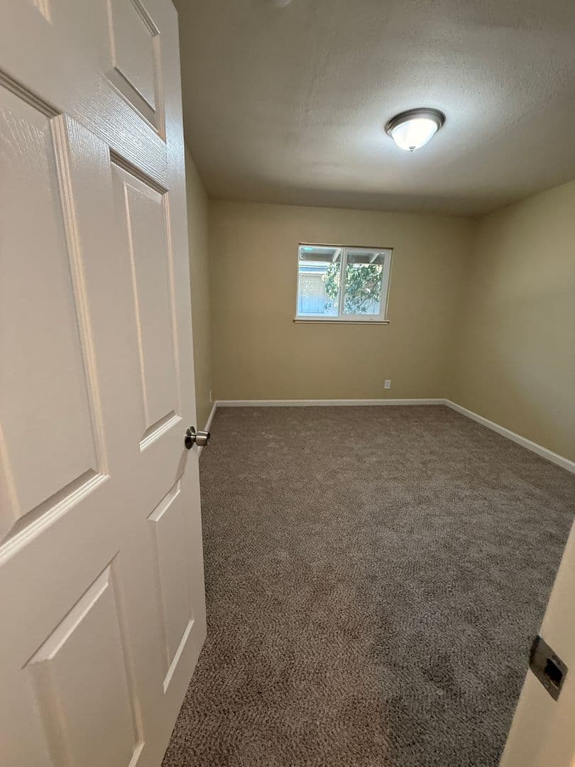 modesto Apartment: 208 Kingston Lane