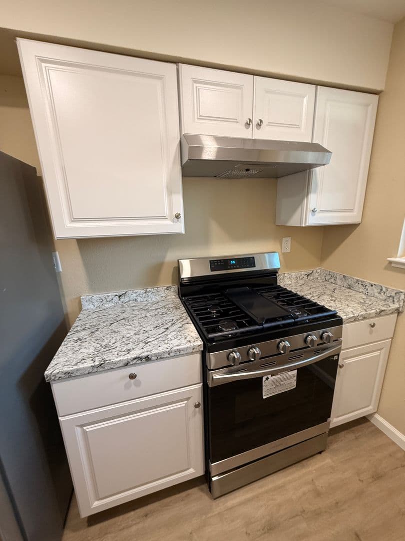modesto Apartment: 208 Kingston Lane