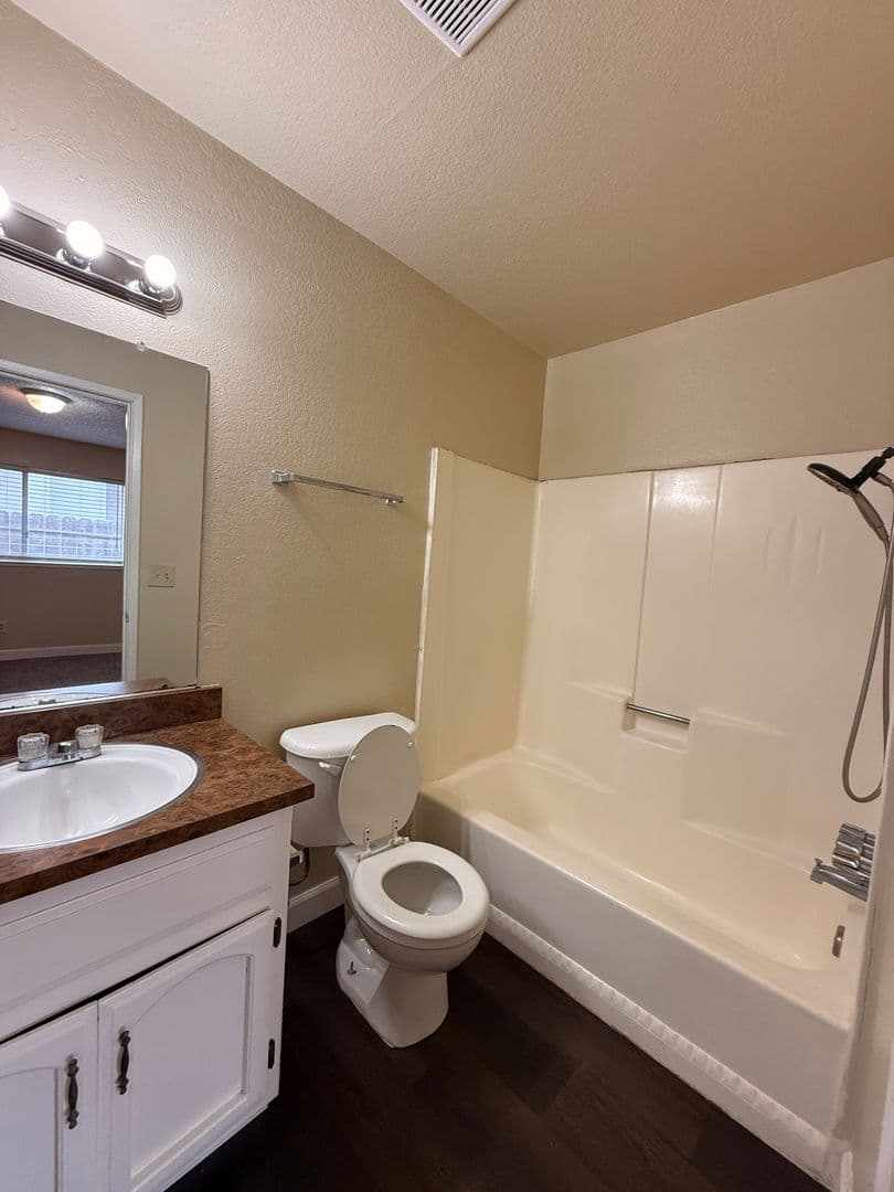 Modesto House: 1001 Whitemarsh Way